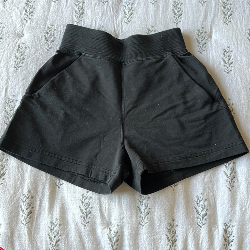 lululemon LA high rise Shorts Size 2 black/speckled
